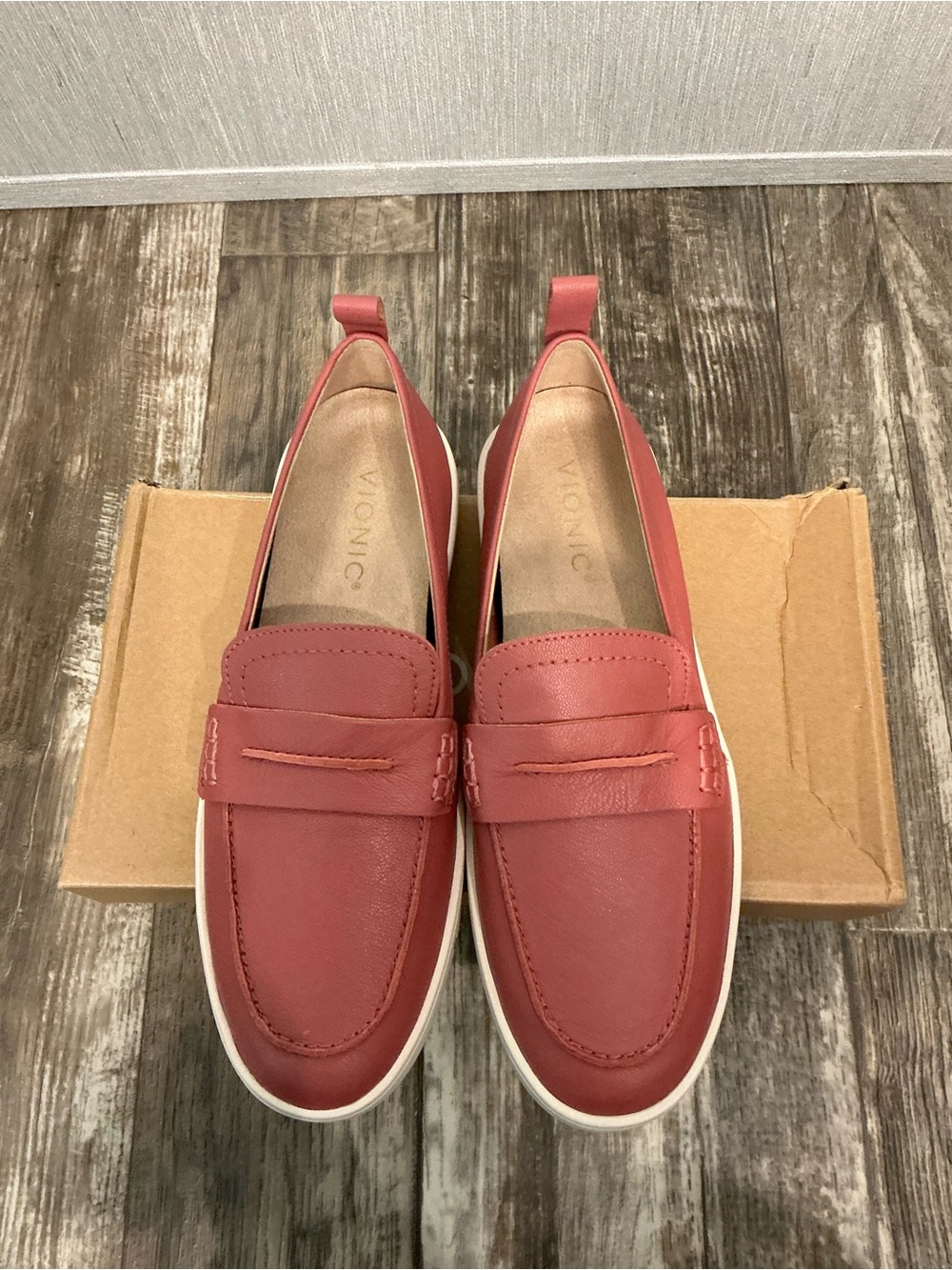 Vionic Women’s Slip-On Loafer in Dusty Rose with Cream Sole Size 8 - Picture 7 of 16